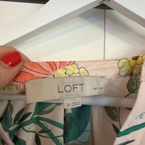 Loft pink floral notch neck blouse size small petite - Picture 4 of 10